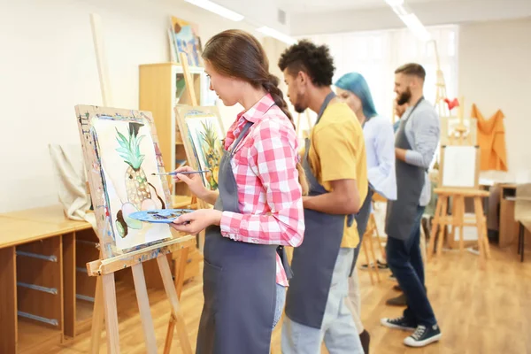 Estudiantes Arte Pintando Taller —  Fotos de Stock