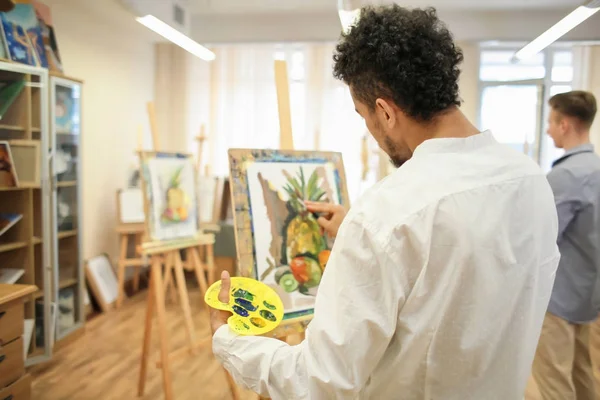 African American Artist Painting Still Life Workshop — Stock Photo, Image