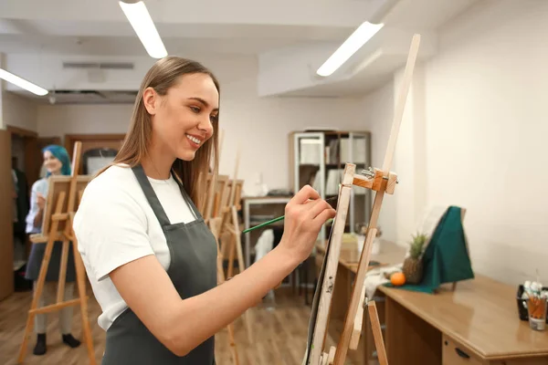 Young Female Art Student Painting Workshop — Stock Photo, Image