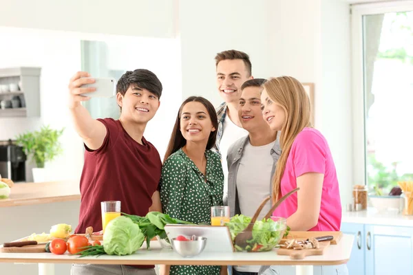 Happy Friends Taking Selfie Kitchen — Stock Photo, Image