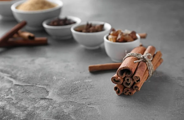 Aromatic Cinnamon Sticks Grey Background — Stock Photo, Image