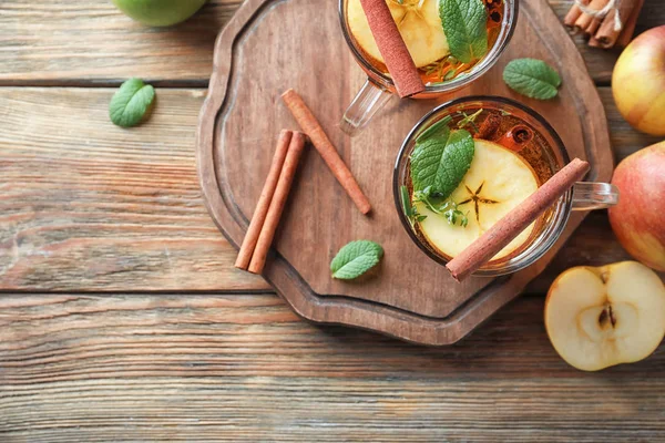 Tasty Apple Drink Cinnamon Glass Cups Wooden Board — Stock Photo, Image