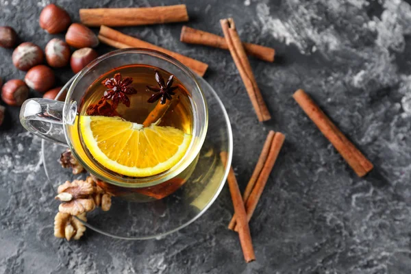 Hot Drink Cinnamon Sticks Orange Cup Grey Textured Background — Stock Photo, Image