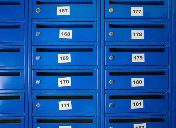 Πολλά Γραμματοκιβώτια Εσωτερικούς Χώρους Μπλε — Φωτογραφία Αρχείου