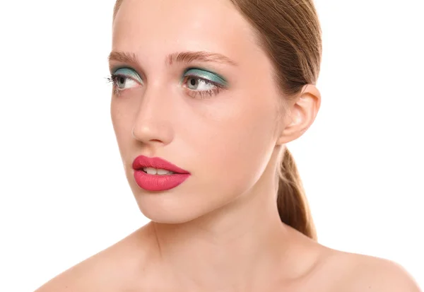 Mujer Joven Con Maquillaje Profesional Sobre Fondo Blanco — Foto de Stock