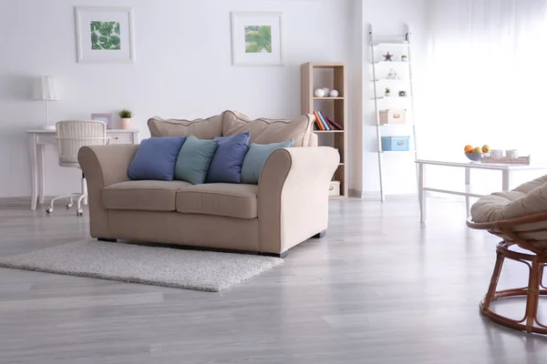 Stylish interior of living room with comfortable sofa — Stock Photo, Image