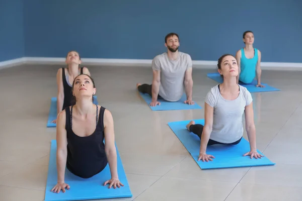 Group People Practicing Yoga Gym — Stock Photo, Image