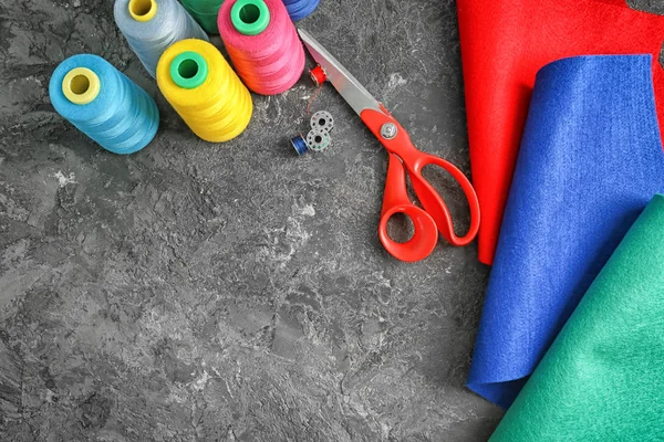 Color Threads Fabric Scissors Dark Textured Background — Stock Photo, Image