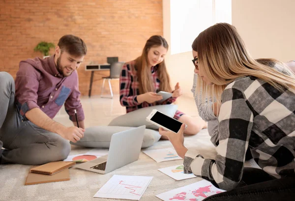 Reunião Equipe Negócios Que Trabalha Escritório — Fotografia de Stock