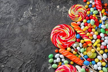 Renkli şeker lolipoplar Grey ile dokulu arka plan