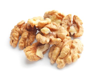 Beyaz zemin üzerine lezzetli ceviz