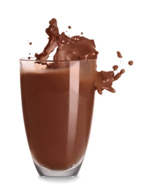 Kakao cam beyaz arka plan üzerinde sıçrama