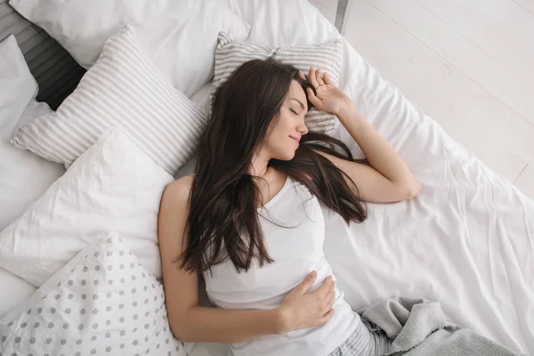 Matin Belle Femme Couchée Lit Maison — Photo