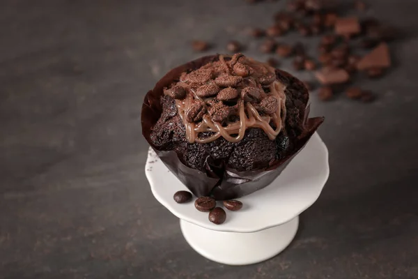 Dessert Stand Delicious Cupcake Dark Background — Stock Photo, Image
