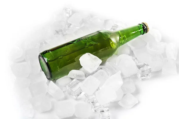Μπουκάλι Μπύρας Πάγο Λευκό Φόντο — Φωτογραφία Αρχείου