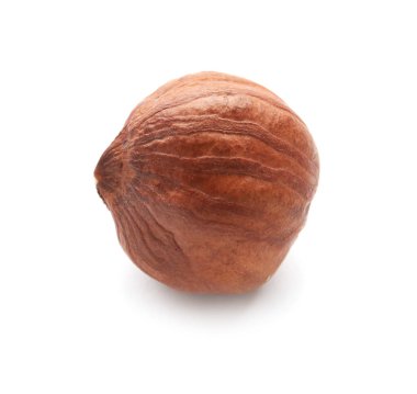 Beyaz zemin üzerine lezzetli fındık