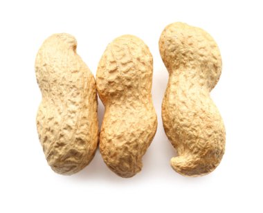 Beyaz arka plan üzerinde soyulmamış fıstık