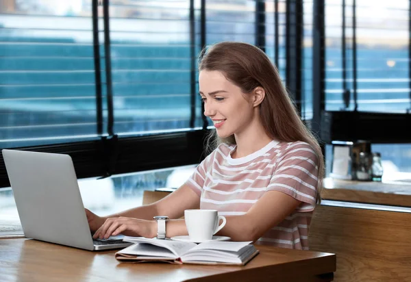 Young Female Freelancer Laptop Working Cafe — Stock Photo, Image