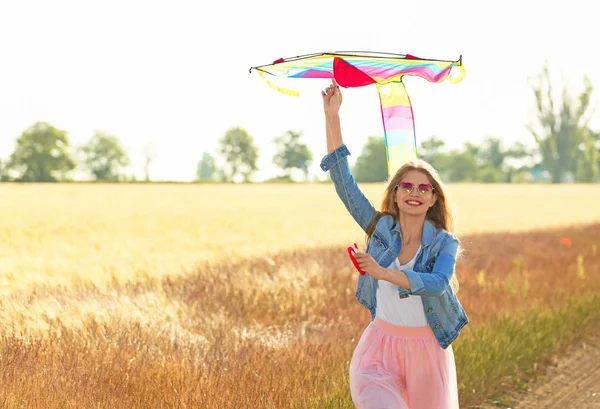 Beautiful Young Woman Flying Kite Field — Stock Photo, Image