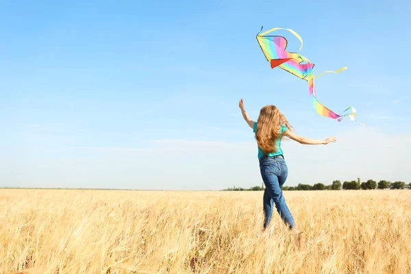 Beautiful Young Woman Flying Kite Field — Stock Photo, Image