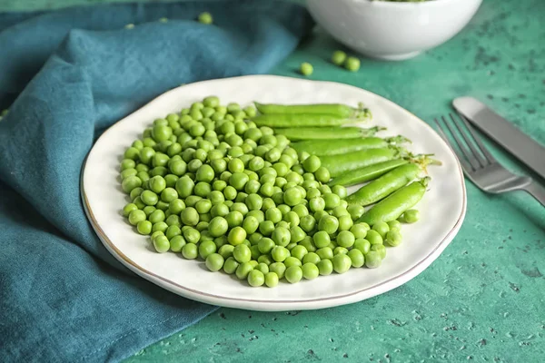 Plaat Met Groene Erwten Tabel — Stockfoto