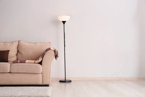 Living Room Sofa Floor Lamp Light Wall — Stock Photo, Image