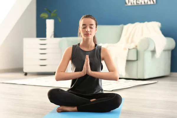 Young Woman Practicing Yoga Home — Stock Photo, Image