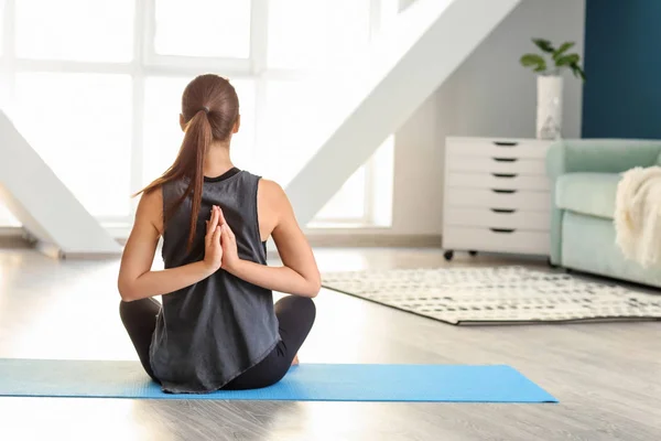 Young Woman Practicing Yoga Home — Stock Photo, Image