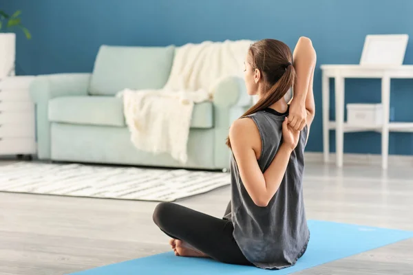 Young Woman Practicing Yoga Home — Stock Photo, Image