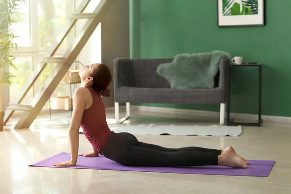 Young Woman Practicing Yoga Home — Stock Photo, Image