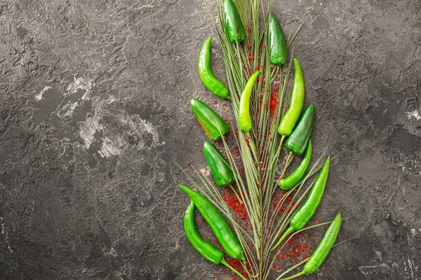 Composición Con Chiles Frescos Sobre Fondo Texturizado Gris —  Fotos de Stock