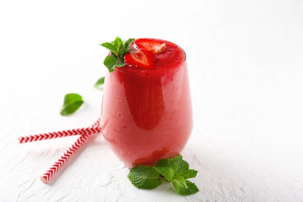 Glass Strawberry Smoothie Light Background — Stock Photo, Image