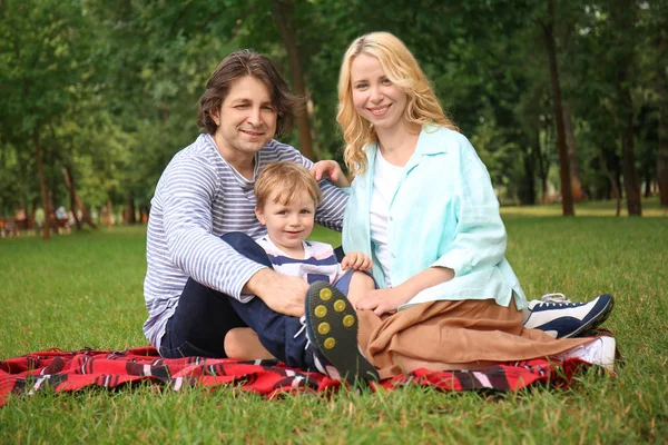 Happy Family Resting Plaid Park — Stock Photo, Image