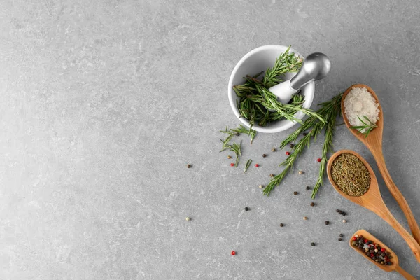 Composition Fresh Rosemary Dried Spices Grey Background — Stock Photo, Image