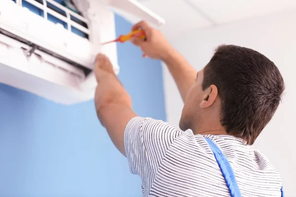 Electrician Repairing Air Conditioner Indoors — Stock Photo, Image