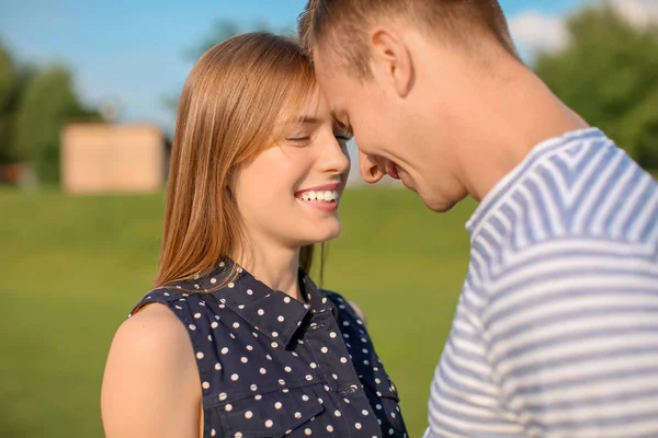 Young Couple Resting Park Sunny Day — Stock Photo, Image