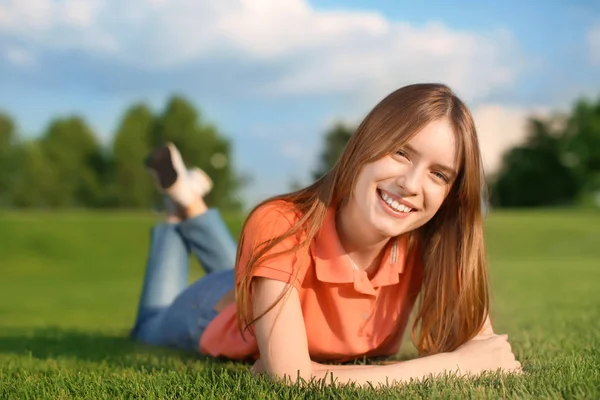 Young Woman Lying Green Grass Outdoors — Stock Photo, Image