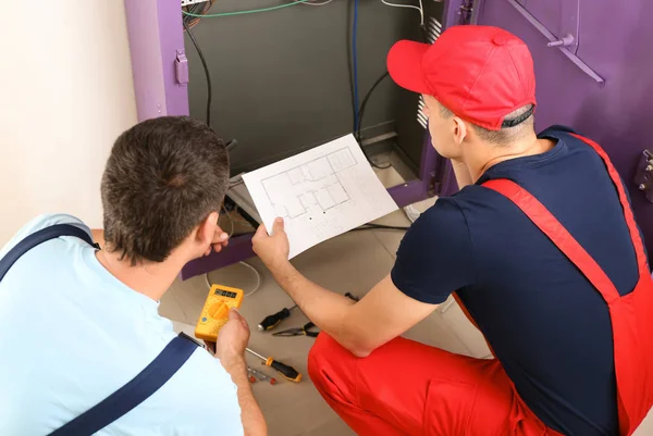 Two Electricians House Plan Distribution Board Indoors — Stock Photo, Image