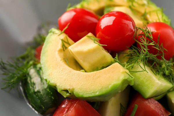 Salade Savoureuse Avec Avocat Tomates Dans Bol Gros Plan — Photo