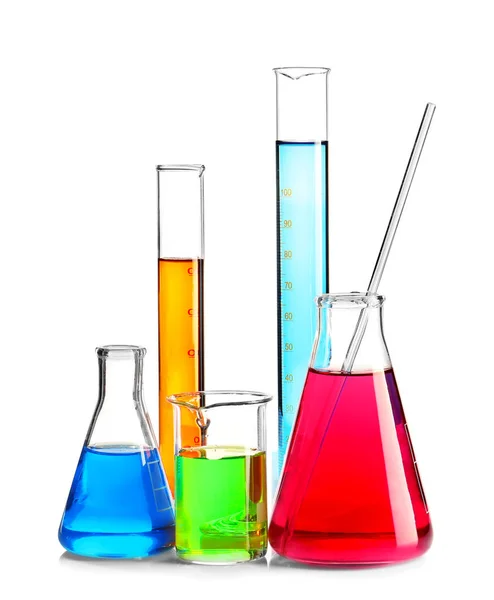 Wyroby Laboratoryjne Szklane Kolorowymi Płynami Białym Tle — Zdjęcie stockowe