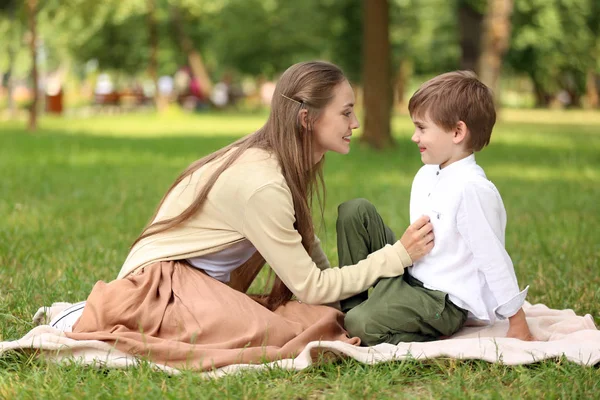 Happy Mother Son Resting Plaid Green Park — Stock Photo, Image