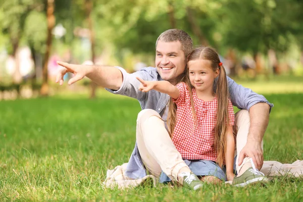 Happy Father Daughter Resting Plaid Green Park — Stock Photo, Image