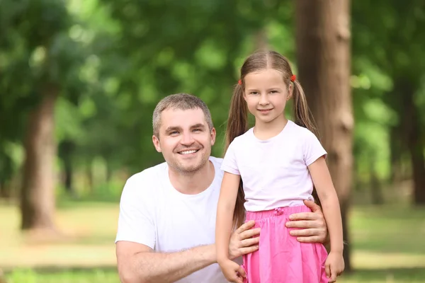 Happy Father Daughter Park — Stock Photo, Image