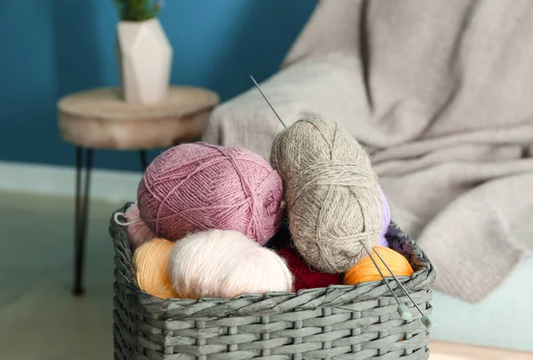 Wicker Basket Knitting Yarn Needles Room — Stock Photo, Image