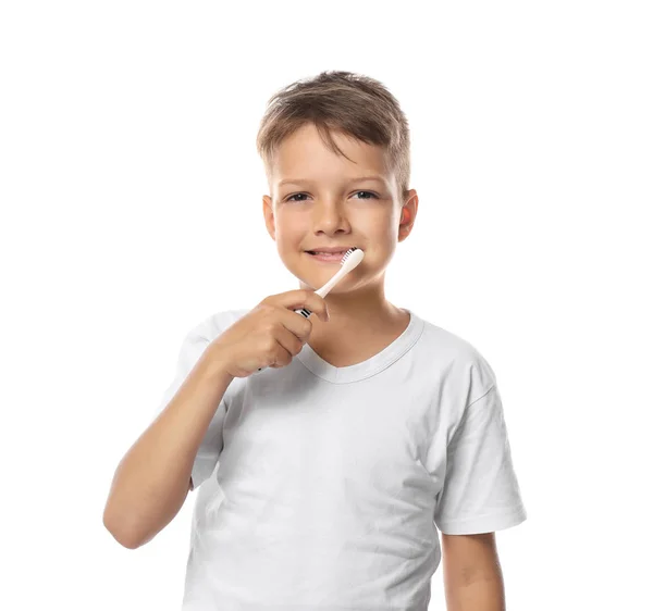 Χαριτωμένο Μικρό Αγόρι Βούρτσισμα Των Δοντιών Λευκό Φόντο — Φωτογραφία Αρχείου