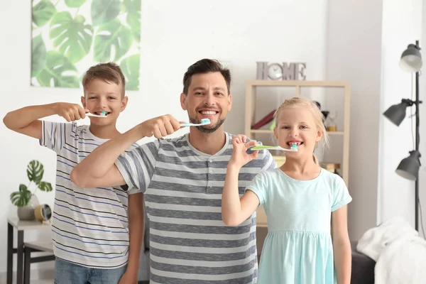 Man His Little Children Brushing Teeth Home — Stock Photo, Image