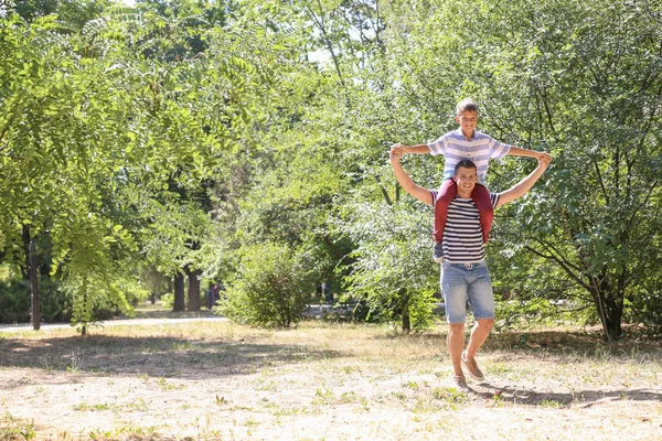 Little Boy His Dad Playing Outdoors — Stock Photo, Image