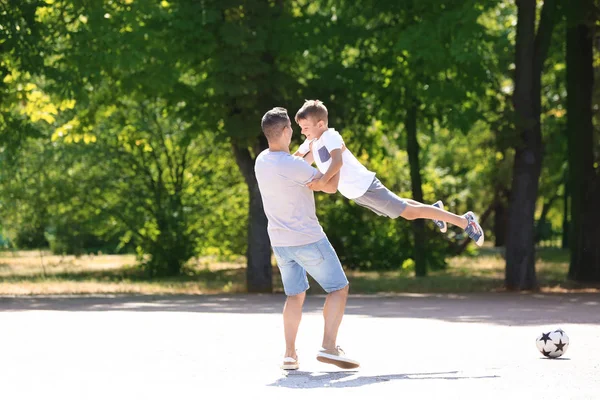 Little Boy His Dad Playing Outdoors — Stock Photo, Image