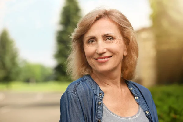 Retrato Bela Mulher Madura Livre — Fotografia de Stock