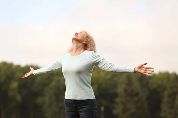 Beautiful Mature Woman Outdoors — Stock Photo, Image